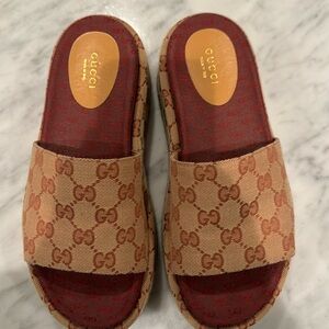 Gucci monogrammed platform slide 37.5